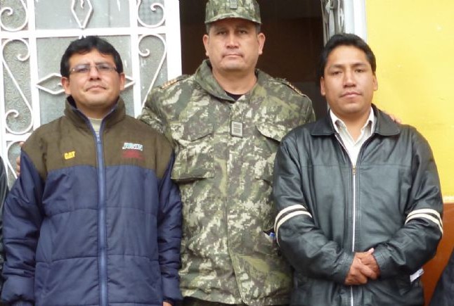 C.P.C. Henry López Cantorin, Comandante EP. Gilmar Trujillo Lafite del Batallón Ollantaytambo N° 3 del sector de San Carlos y Prof. Luis Vílchez Huaynate