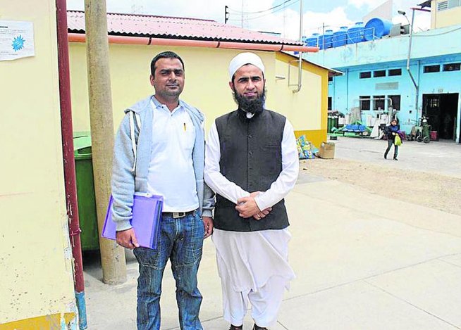 Con su típico atuendo, médicos pakistaníes atenderán en Junín y San Pedro de Cajas